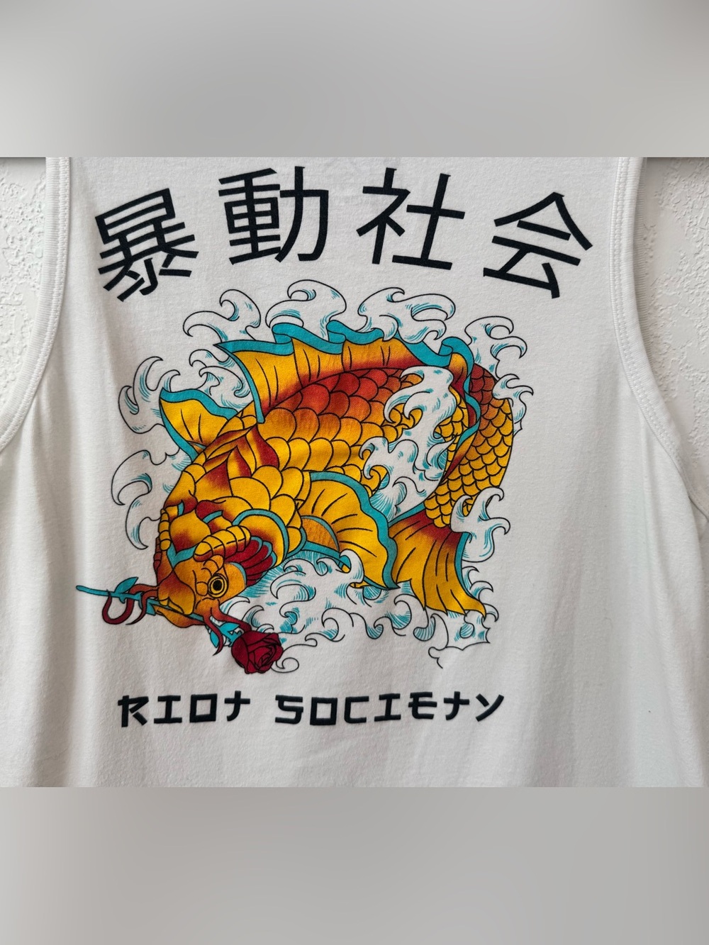 Men's Riot Society screen print Koi fish logo white sleevelesstank top - Picture 2 of 8
